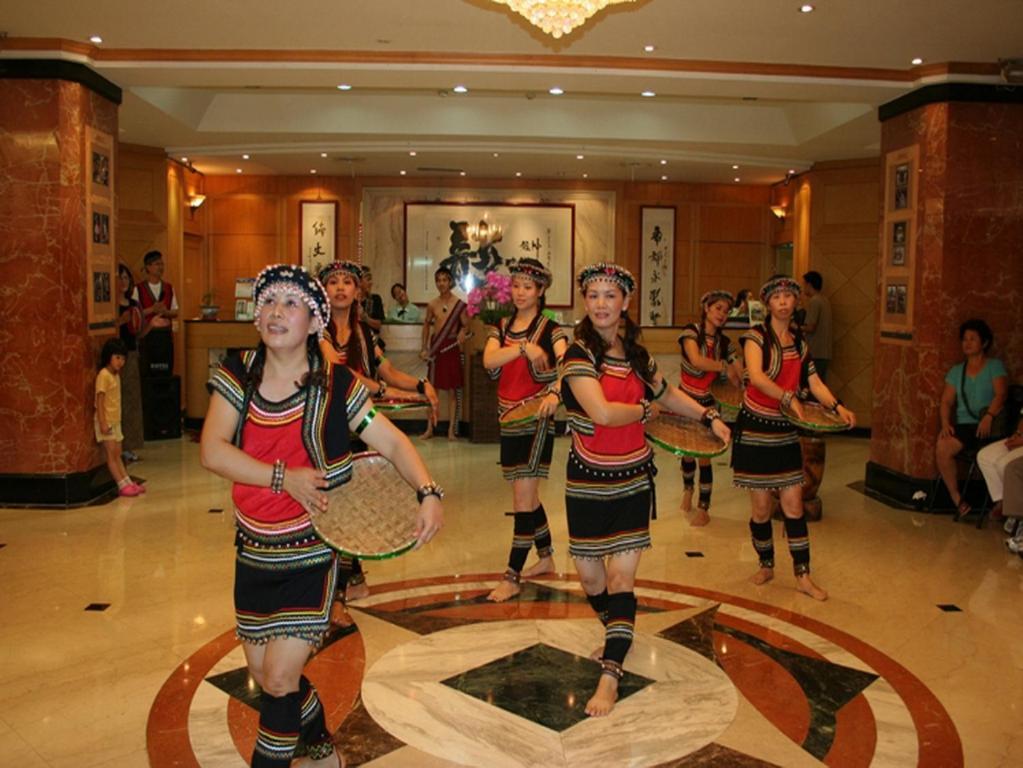 Dongpo Ti Lun Hotel Xinyi Esterno foto