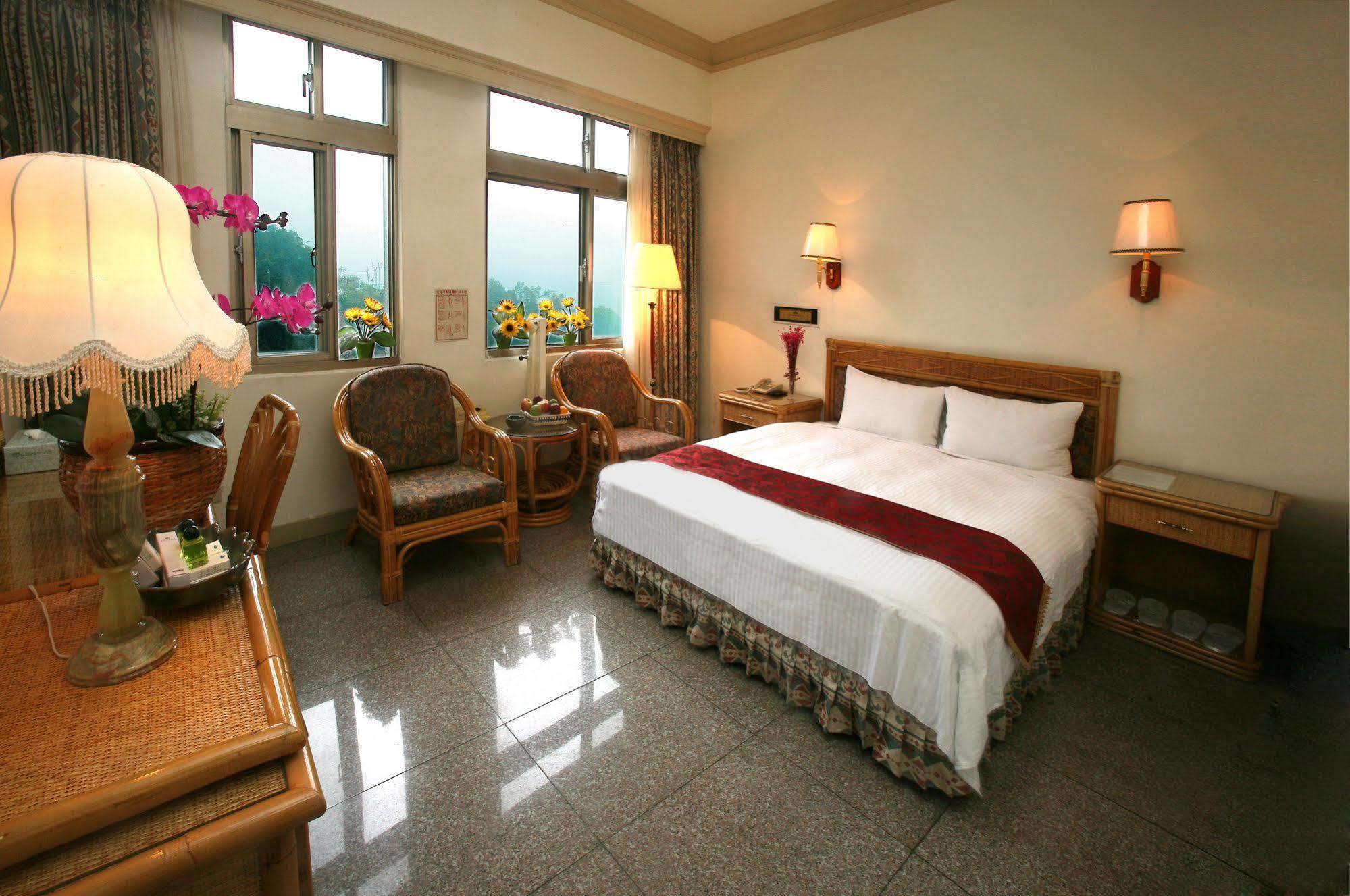 Dongpo Ti Lun Hotel Xinyi Esterno foto